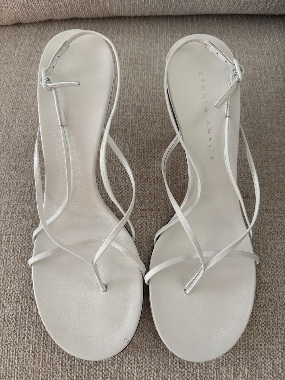 STUDIO AMELIA White Minimal Strappy Toe-Loop Sandals